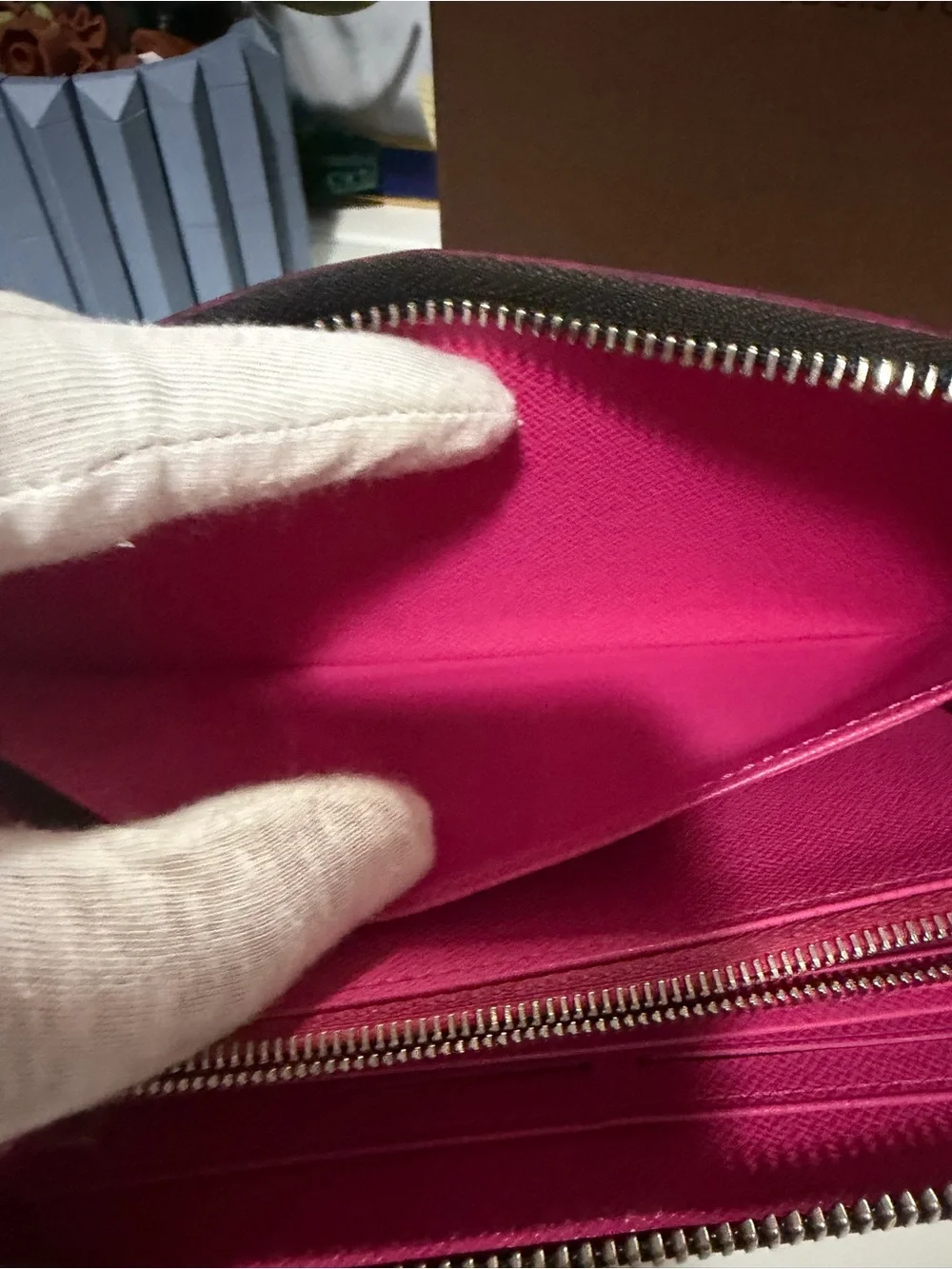 AUTHENTIC LOUIS VUITTON EPI Zippy Long wallet.black & pink with Box,dusty,COA.